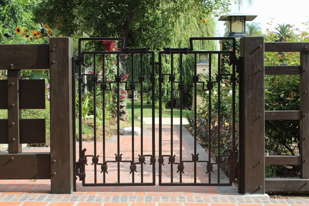 gate, fence, wrought iron-338252.jpg